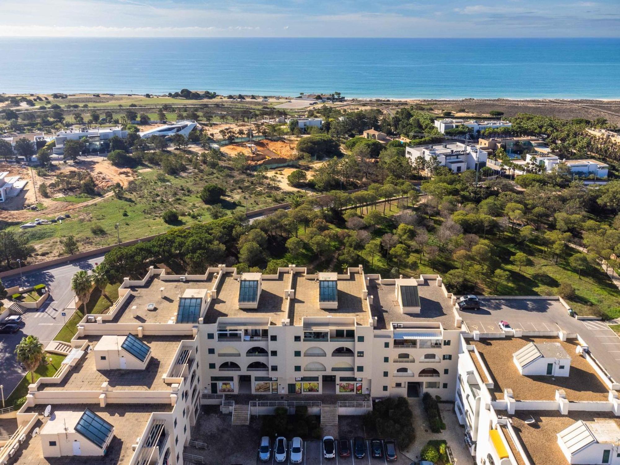 Salgados 1 Bedroom Apartment - 500M From The Beach Гия Екстериор снимка